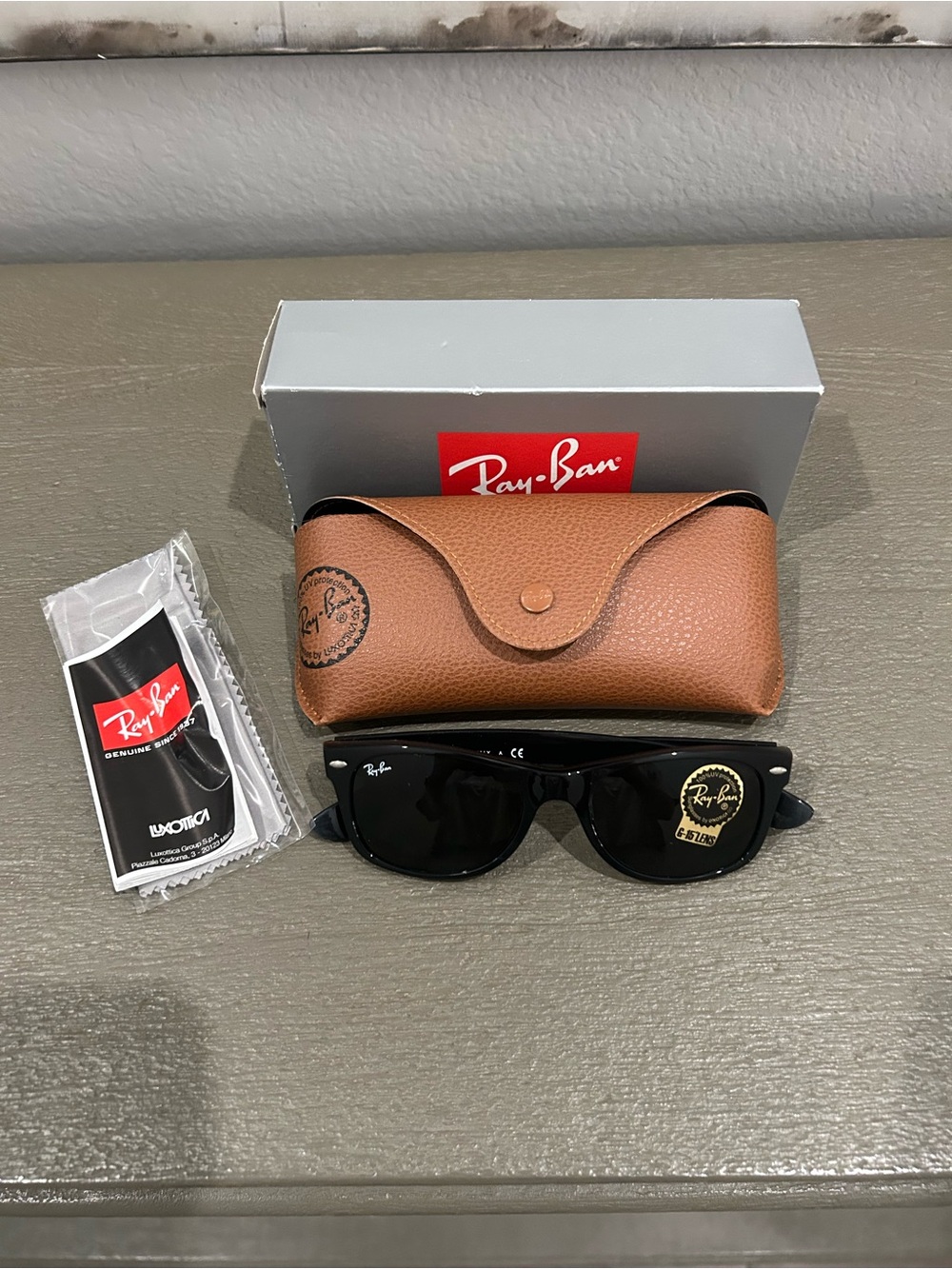 New Ray-Ban New Wayfarer Sunglasses RB2132